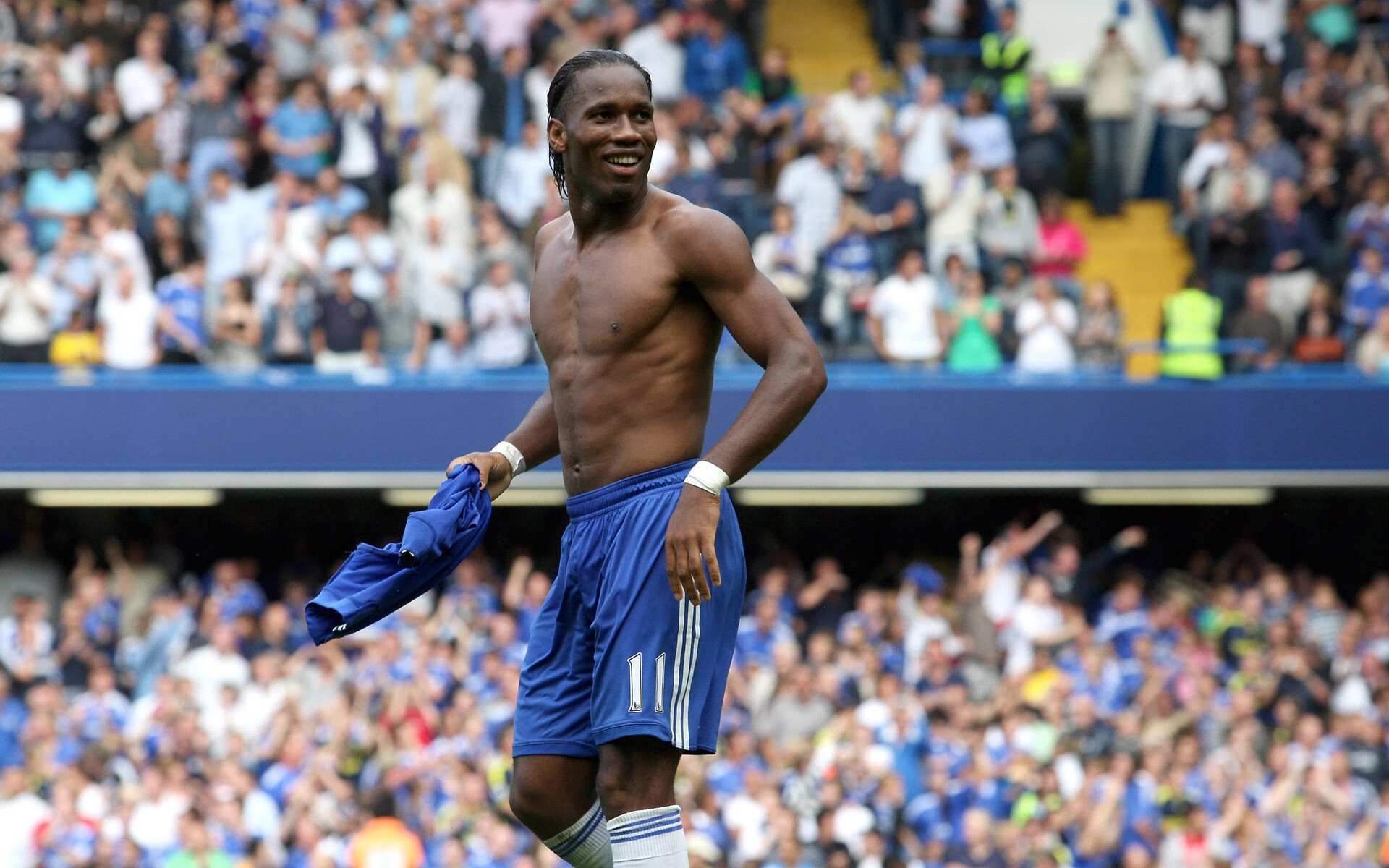 巴黎圣日尔曼豪掷千万引进德甲锋霸，巴黎圣日尔曼全队合照